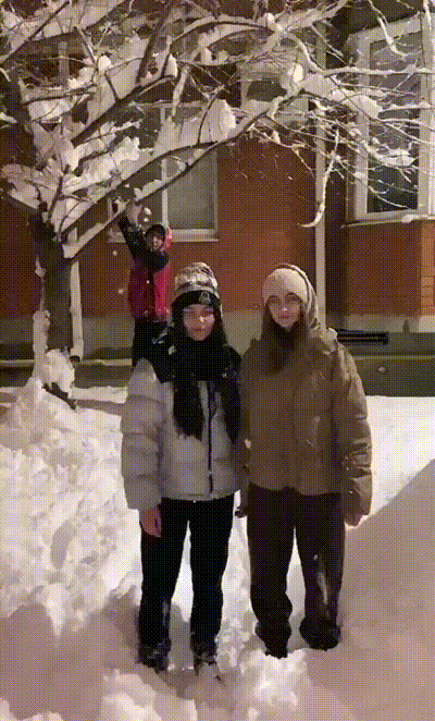 她其实什么都懂